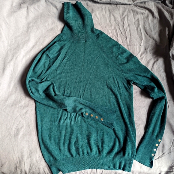 Zara Deep Green Knitted Turtleneck Size Large with golden buttons - Picture 1 of 3